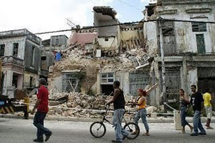 Imagen de la Habana, abandonada, destrozada y podrida por el socialismo