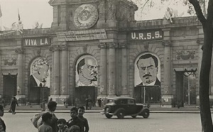 Homenaje a la URSS en la Puerta de Alcalá. Los socialistas eran más soviéticos que los comunistas durante la Guerra Civil y quisieron hacer de España un país esclavo, como la URSS de Lenin y Stalin.