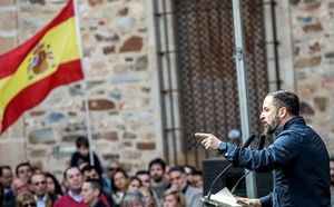 Abascal no sabe escapar de la demonización y del cinturón sanitario. VOX está destinado a volar y vencer, como otros partidos de la nueva derecha europea, pero está atascado, a pesar de que Sánchez es un asco de gobernante y de que el país quiere un cambio regenerador.