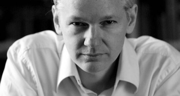 Assange explica por qué ha ganado Trump y perdido el establishment