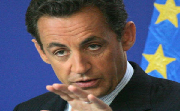 SARKOZY SE ENFRENTA A LOS "PROGRES"