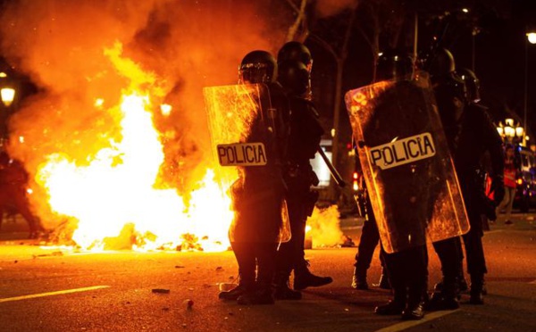 La violencia de los catalanes rebeldes amenaza la esperada victoria socialista en el 10 de noviembre